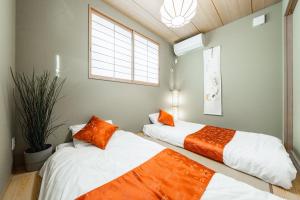 大阪ドーム徒歩10分、九条駅から3分、難波直通6分、海遊館7分、USJ11分