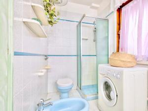 Apartment 5 beds with fenced garden in Marinella just 300 mt from the sea