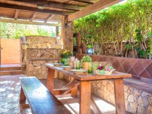 Apartment 5 beds with fenced garden in Marinella just 300 mt from the sea