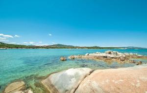 Apartment 5 beds with fenced garden in Marinella just 300 mt from the sea