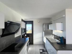 SUNSET Joli 3 Pièces avec 2 alcôves clim vue mer piscine Rochelongue Cap dAgde