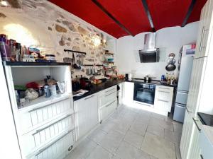 Charming residence is situated in a central area !