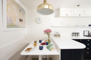 Emerald - Stunning Views - Free Parking and WiFi - Coffee Machine