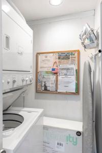 Stylish 1BR Apartment with AC Full Kitchen & WD - Just Steps to the Beach