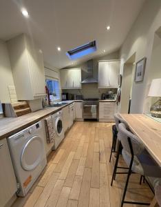 Quiet, Gorgeous Garden Flat - Ideal for Tennis and Families