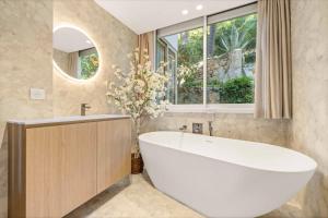 121 MARECHAL - 3-Bedroom Apartment Sea View and Parking