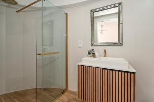 Villa Hermosa by Aguilarent