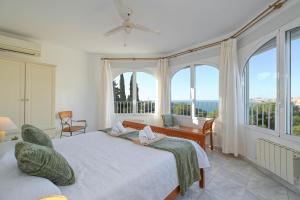 Villa Hermosa by Aguilarent