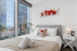 Signature CBD Luxury 2 Bedroom - Pool, Sauna & Gym Access