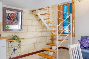 TwentySeven 1Bed Apartment Steps from Sliema front