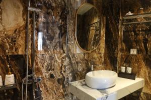 Maya Central Hotel & Spa