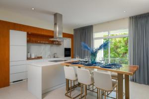 Renovated 150sqm modern apartment at the beach