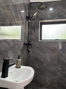 Stylish One bedroomed furnished apartment with private garden, kitchen and bathroom