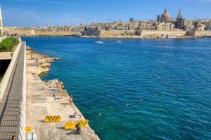 Sliema Seaside Escape with Cosy Interior