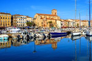 Villa Saint Cyr - Magnifique villa contemporaine vue mer climatisée, 4 grandes suites avec salle de bain, piscine privée, jardin clos, parking proche centre ville & plage