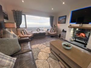 Beachfront, Antrim Coast, Stunning Views & Hot Tub