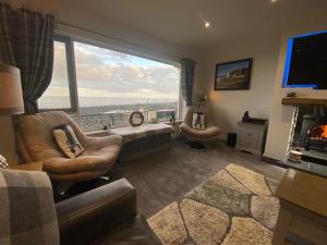 Beachfront, Antrim Coast, Stunning Views & Hot Tub