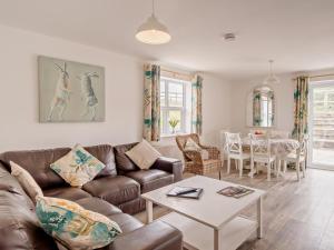 3 Bed in Newport oc-90246