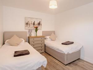 2 Bed in Newport oc-90243