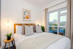 3BDR Terracotta House with Free Parking and Garden