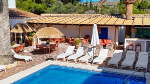 House - Sleeps 10 to 34 - Heated Pool - Parking