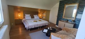 Chambre dhôtes chez lhabitant et Chambre insolite caravane Luxe-Cheverny -Chambord -Zoo Beauval-Chenonceau