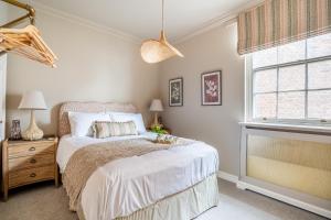 The Shambles - Golden Row Retreat