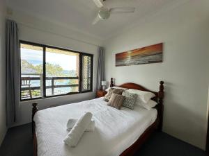 BlueWater Sunset Retreat 3BR with Pittwater Views