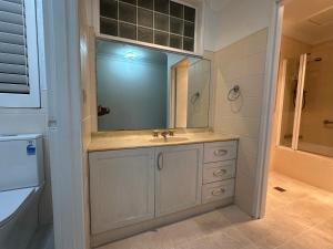 BlueWater Sunset Retreat 3BR with Pittwater Views
