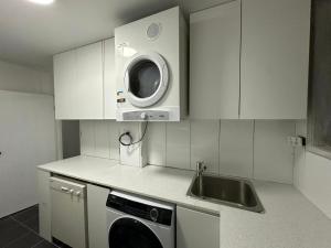 BlueWater Sunset Retreat 3BR with Pittwater Views