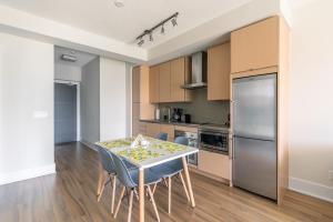 Paradise Birds 1 Bedroom Condo in Downtown Toronto