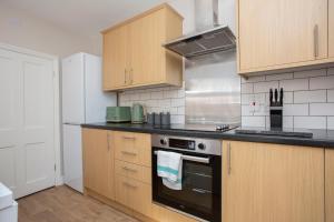 Carlton House 3 Bedroom House by Cliftonvalley Apartments