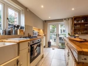 2 Bed in Lymington oc-56971