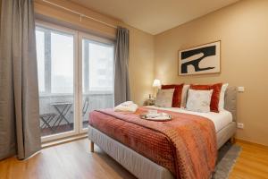 Elegant Modern Flat with Balcony by HostWise