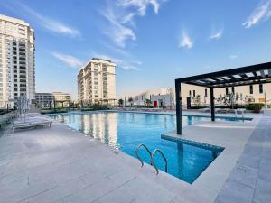 Luxury 1BR Apartment Steps from Dubai Hills Mall