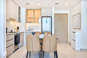 Luxury 1BR Apartment Steps from Dubai Hills Mall