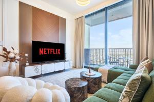 Luxury 1BR Apartment Steps from Dubai Hills Mall