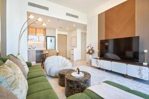 Luxury 1BR Apartment Steps from Dubai Hills Mall