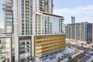 The Crest C Luxury Retreat Stylish & Serene