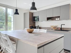 Marine Brilliance, AC parking and sea view