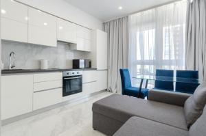 17-122 French Quarter 2, John McCain 1b, Kyiv centre, stunning city view, 15 kW backup power, Petrovdom Apartment