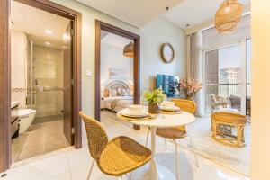 Contemporary 1BR Boho Oasis with Canal Views, Minutes from Downtown Attractions, Reva Residences, Business Bay by Deluxe Holiday Homes