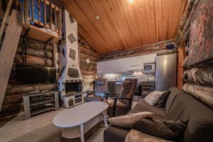 Koppelo - 2 km Levikeskus - 150 m ski bus