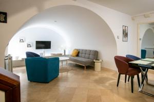 LUAN OLD TOWN APARTMENT by DuHomes