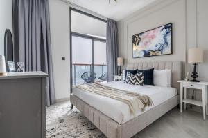 Full Dubai Skyline View on High Floor