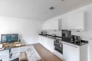 Blueground Spitalfields rooftop nr Tower Bridge LON-714