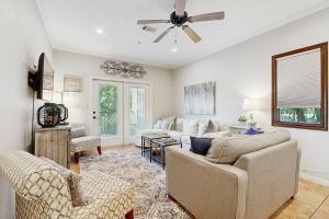 Gruene Envy – a first floor Poolside Condo with Guadalupe River Access