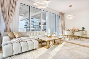 Modern 2BR Apartment with Zabeel Park & Skyline Views