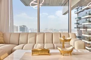 Modern 2BR Apartment with Zabeel Park & Skyline Views