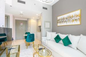 1BR Zada Tower l Two Balconies & City Views
